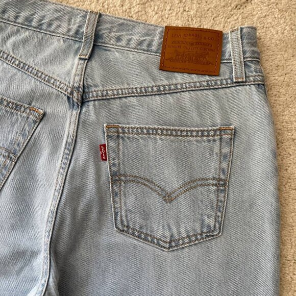 NWOT Levi's Premium '80s Mom Jeans High Rise Light Wash Size 28/30 - Picture 7 of 15